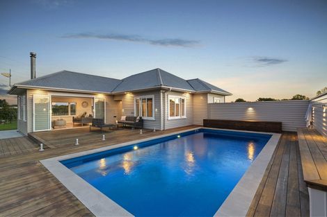 Photo of property in 13 Trotting Course Drive, Kumeu, 0891