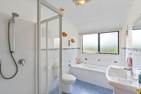 Photo of property in 10 Burnfield Way, Levin, 5510