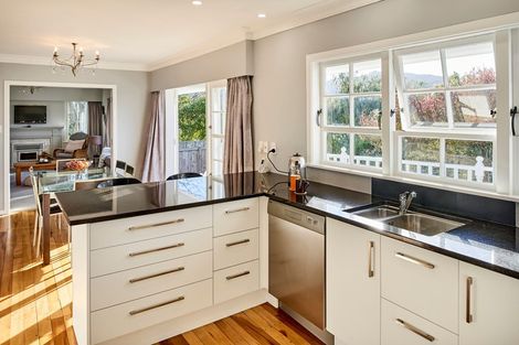 Photo of property in 1 Ecclesfield Grove, Silverstream, Upper Hutt, 5019