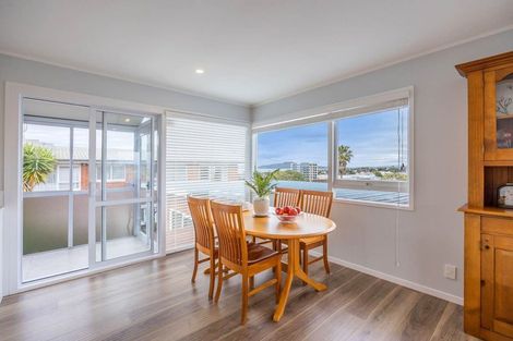 Photo of property in 2/4 Rangitoto Terrace, Milford, Auckland, 0620