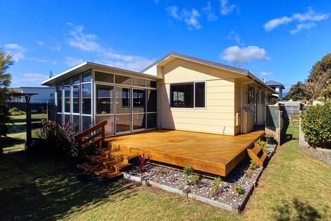 Photo of property in 36 Scott Avenue, Otaki Beach, Otaki, 5512