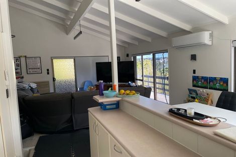 Photo of property in 42 Holyoake Place, Chatswood, Auckland, 0626