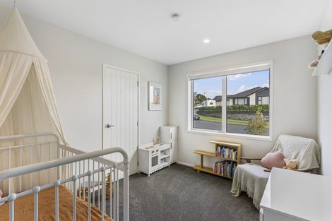 Photo of property in 37 Couldrey Crescent, Red Beach, 0932