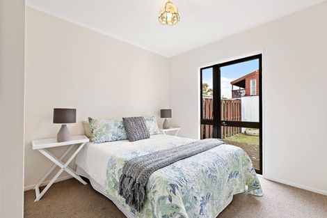 Photo of property in 6b Ursula Place, Half Moon Bay, Auckland, 2012