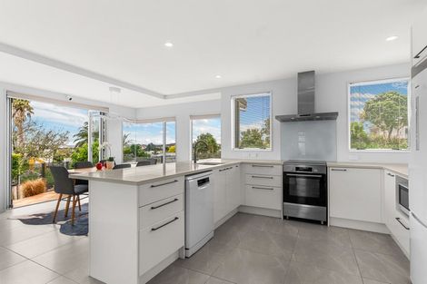 Photo of property in 43 Cullen Street, Mangawhai Heads, Mangawhai, 0505