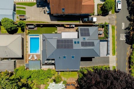 Photo of property in 253 Devonport Road, Tauranga, 3110