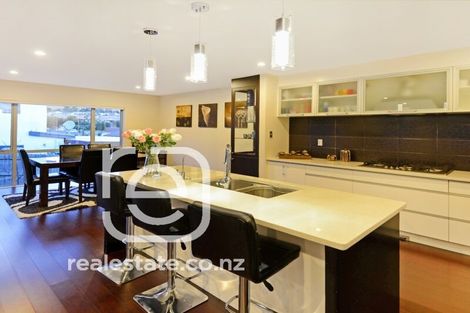 Photo of property in 16 Lakeridge Close, Northcross, Auckland, 0632