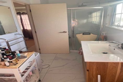 Photo of property in 2/49 Castor Road, Castor Bay, Auckland, 0620