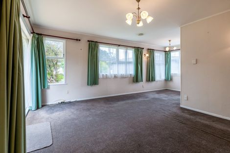 Photo of property in 35 Castleford Street, Green Bay, Auckland, 0604