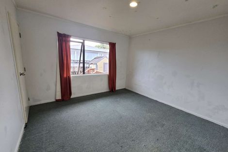 Photo of property in 52 Kelwyn Road, Kelston, Auckland, 0602