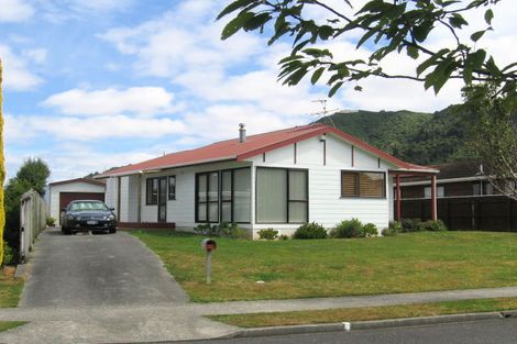 Photo of property in 13 Delaware Grove, Totara Park, Upper Hutt, 5018