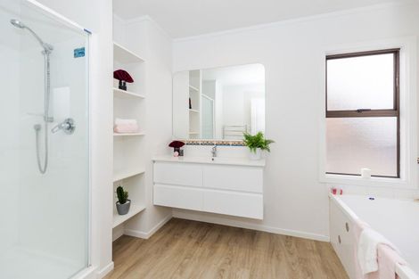 Photo of property in 17 Chesterfield Place, Rototuna, Hamilton, 3210