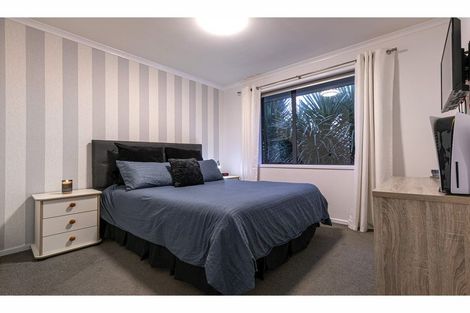 Photo of property in 17 Matija Place, Red Beach, 0932