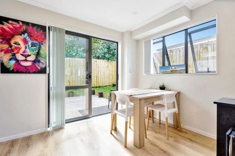 Photo of property in 9e Kingdale Road, Henderson, Auckland, 0610