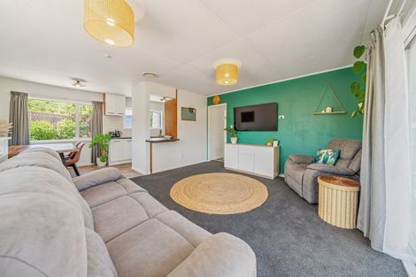 Photo of property in 21 Oaklands Grove, Clouston Park, Upper Hutt, 5018