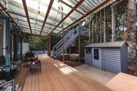 Photo of property in 220 Woodlands Park Road, Titirangi, Auckland, 0604