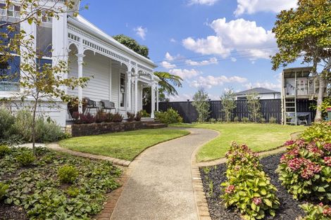 Photo of property in 329 Mangorei Road, Merrilands, New Plymouth, 4312