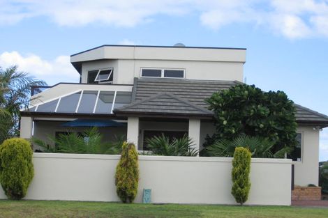 Photo of property in 28 Kowhai Road, Campbells Bay, Auckland, 0630