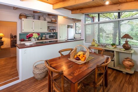 Photo of property in 18 Tanglewood Place, Cockle Bay, Auckland, 2014