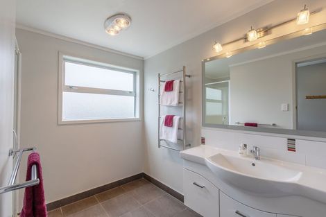 Photo of property in 49 Rangipoia Place, Turangi, 3334