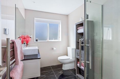 Photo of property in 9 Taraire Place, Orewa, 0931