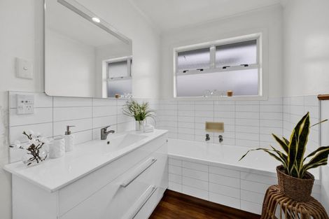 Photo of property in 3a Waimea Street, Westown, New Plymouth, 4310