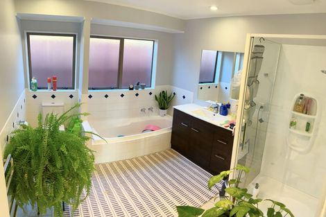 Photo of property in 12 Craigavon Drive, East Tamaki, Auckland, 2013