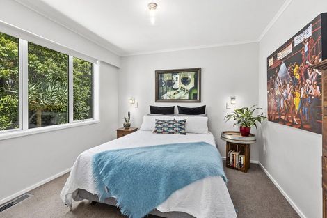 Photo of property in 15 Somerville Terrace, Tawa, Wellington, 5028