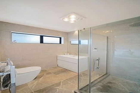 Photo of property in 2 Frazen Avenue, Papakura, 2110