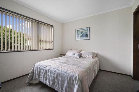 Photo of property in 27 Humphries Place, Awapuni, Palmerston North, 4412