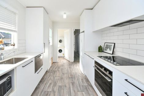 Photo of property in 5 Grimshaw Place, Henderson, Auckland, 0612