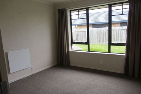 Photo of property in 27 Boston Parade, Kelvin Grove, Palmerston North, 4414