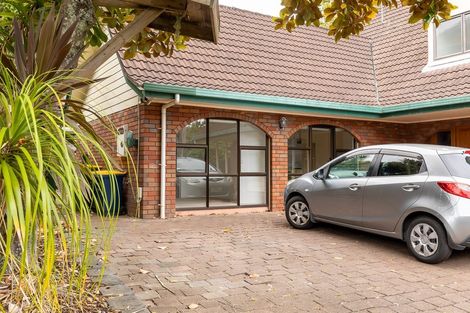 Photo of property in 20 Portsea Place, Chatswood, Auckland, 0626