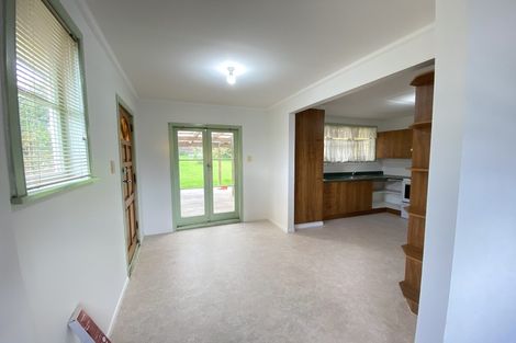 Photo of property in 14 Clairville Crescent, Wai O Taiki Bay, Auckland, 1072