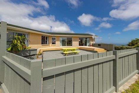 Photo of property in 5 Peach Tree Grove, Maungaraki, Lower Hutt, 5010