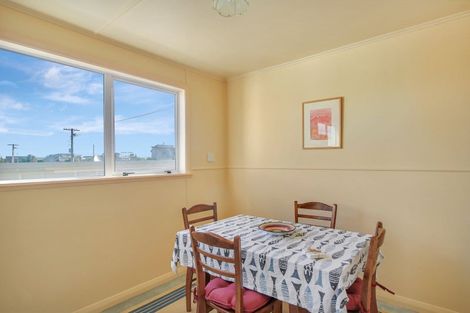 Photo of property in 19 Marine Parade South, Foxton Beach, Foxton, 4815