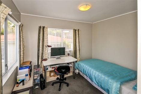 Photo of property in 2/20 Hogans Road, Glenfield, Auckland, 0629