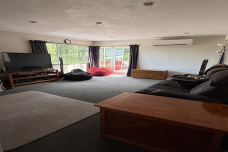 Photo of property in 13 Trengove Place, West Harbour, Auckland, 0618