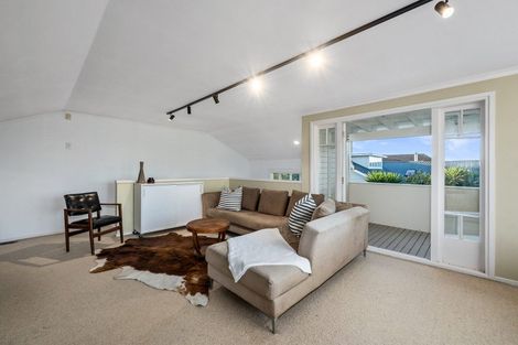 Photo of property in 8 Tiri Road, Milford, Auckland, 0620