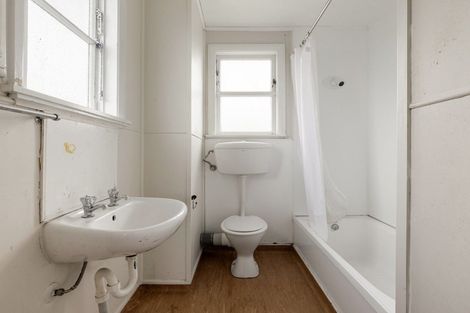 Photo of property in 11 Old Farm Road, Hamilton East, Hamilton, 3216