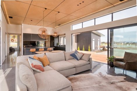 Photo of property in 33 Seachange Drive, Leamington, Cambridge, 3432