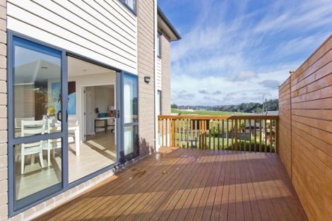 Photo of property in 30 Sohlue Place, Oteha, Auckland, 0632