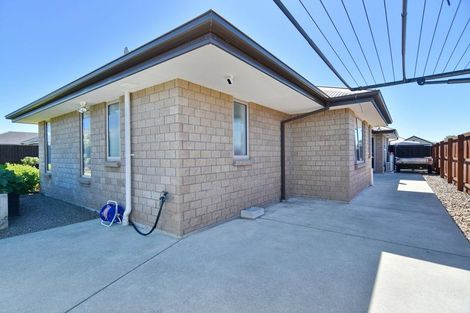 Photo of property in 7 Walnut Way, Rangiora, 7400