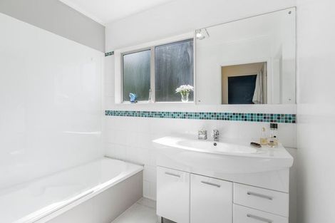 Photo of property in 27 Springtime Crescent, Stanmore Bay, Whangaparaoa, 0932