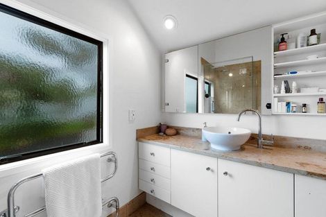 Photo of property in 1/18 The Esplanade, Castor Bay, Auckland, 0620