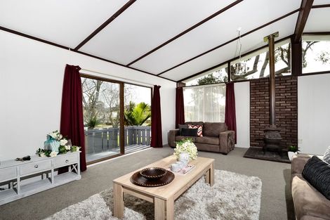 Photo of property in 8 Newland Grove, Henderson, Auckland, 0610