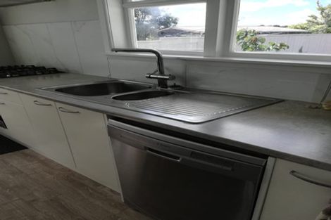 Photo of property in 3 Glen Marine Parade, Glendene, Auckland, 0602