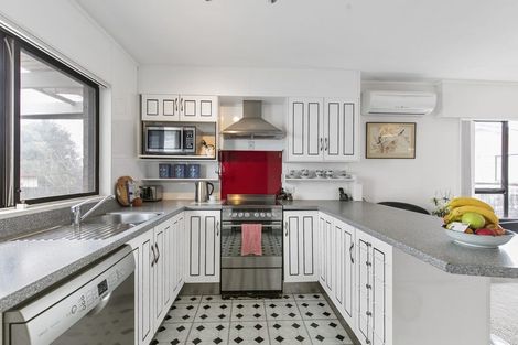 Photo of property in 2/108a Pakuranga Road, Pakuranga, Auckland, 2010