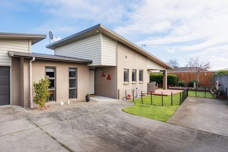 Photo of property in 65a Rosalie Terrace, Kelvin Grove, Palmerston North, 4414