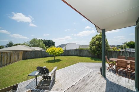 Photo of property in 5 Abby Road, Fitzherbert, Palmerston North, 4410